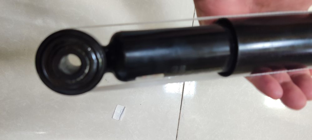 Амортизатор для автомобиля