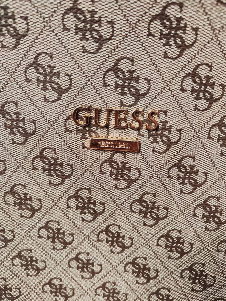 Дамска чанта Guess