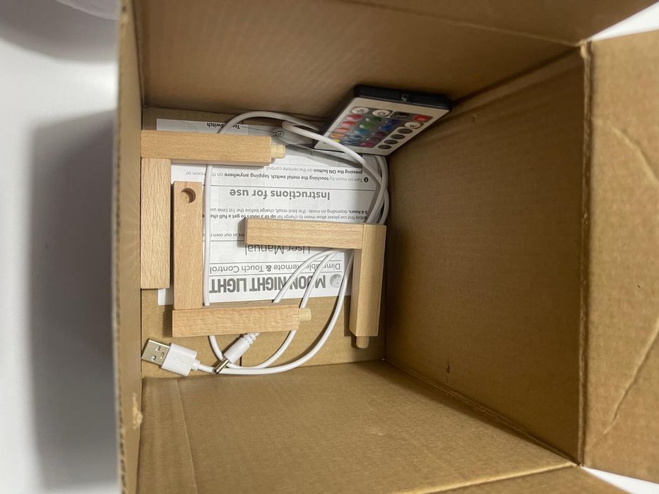 Lampa Moonlight noua