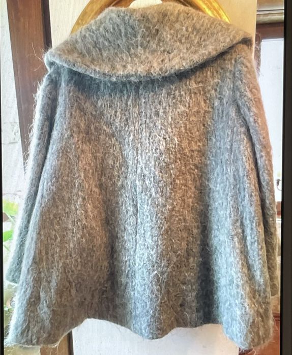 Palton evazat pufos  superb mărimea L/XL