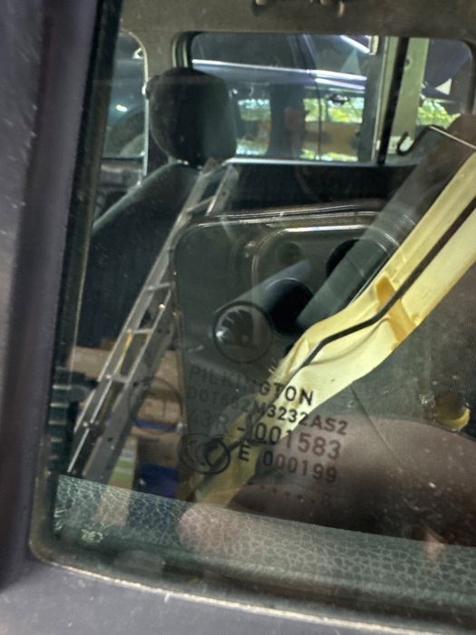 Geam lateral spate stanga SKODA FABIA II 542 2006 - 2014 1.2 1.2 BBM,