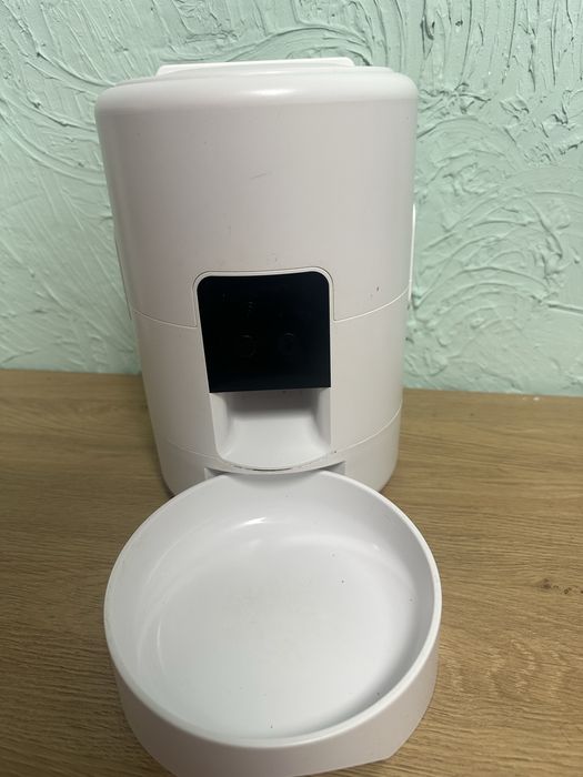 Автоматична хранилка за животни