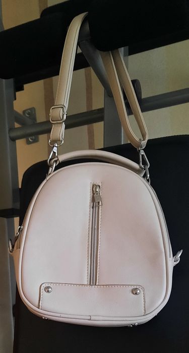 Сумочка/ рюкзачок молодёжная светлобежевого цвета