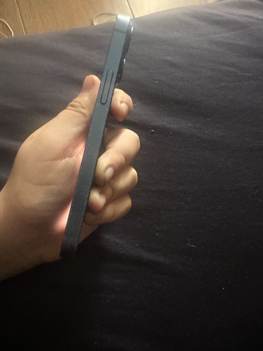 Vand iphone 13 mini 256g sanatate la baterie 81 ține mult bateria