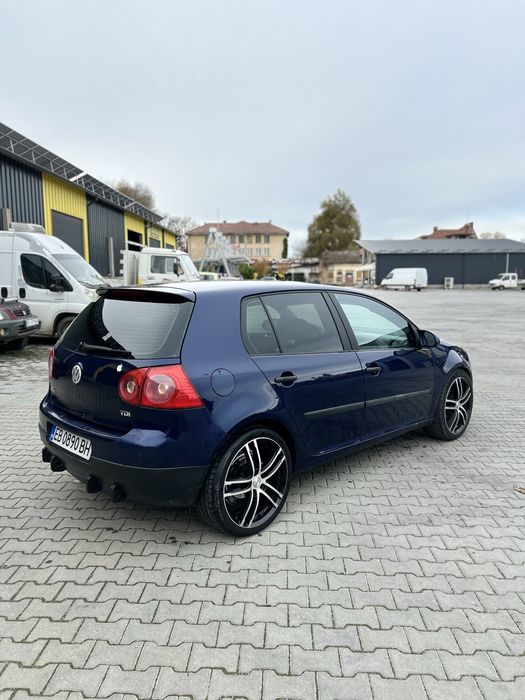 Продавасе голф 5 1.9 тди