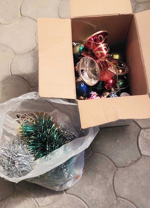 Игрушки детские и игрушки елочные