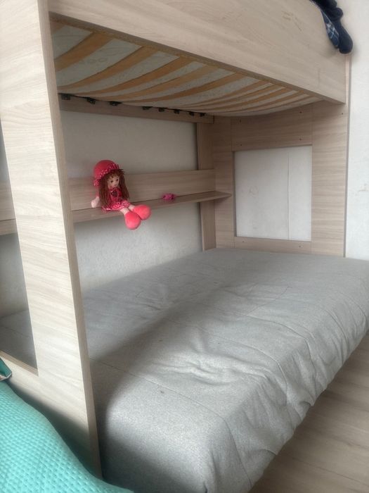 2-х ярусная кровать с матрасом даром