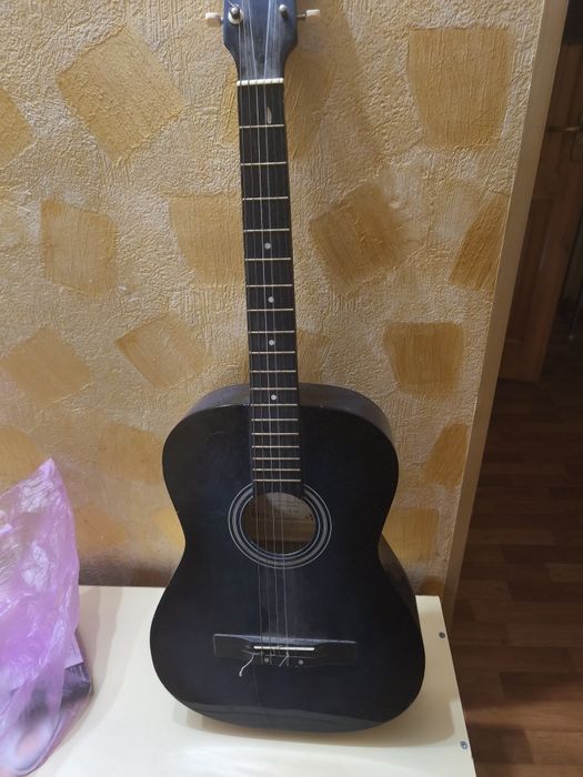 Продам гитару в хорошем состоянии