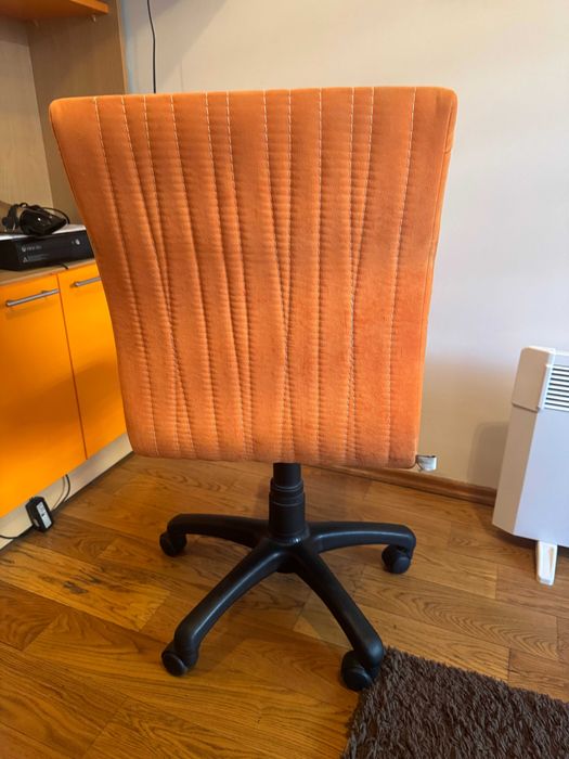 Офис стол  Cilek в запазено състояние – удобен и стабилен