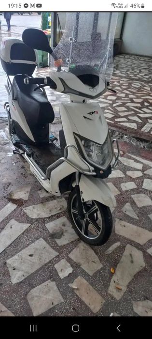 Vind scuter electric 3200 lei