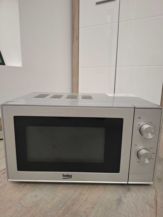 Vând cuptor cu microunde beko(nu Lg,nu Candy,nu Studio Casa