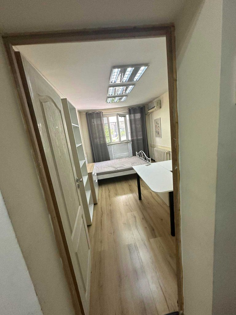 Дава се под наем Тристаен апартамент в София, Лозенец - 78 кв.м за 450 € - Снимка #2