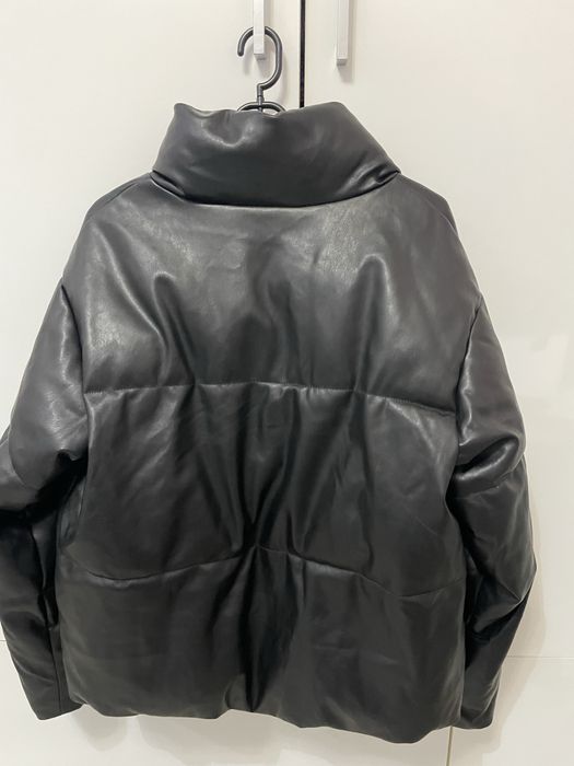 Vând geacă Stradivarius,marimea S-M,este c-am oversized
