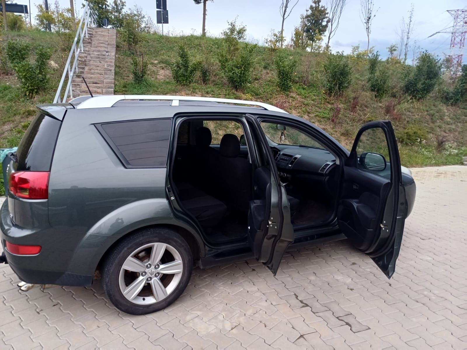 Vând Peugeot 4007, 4x4, 7 locuri