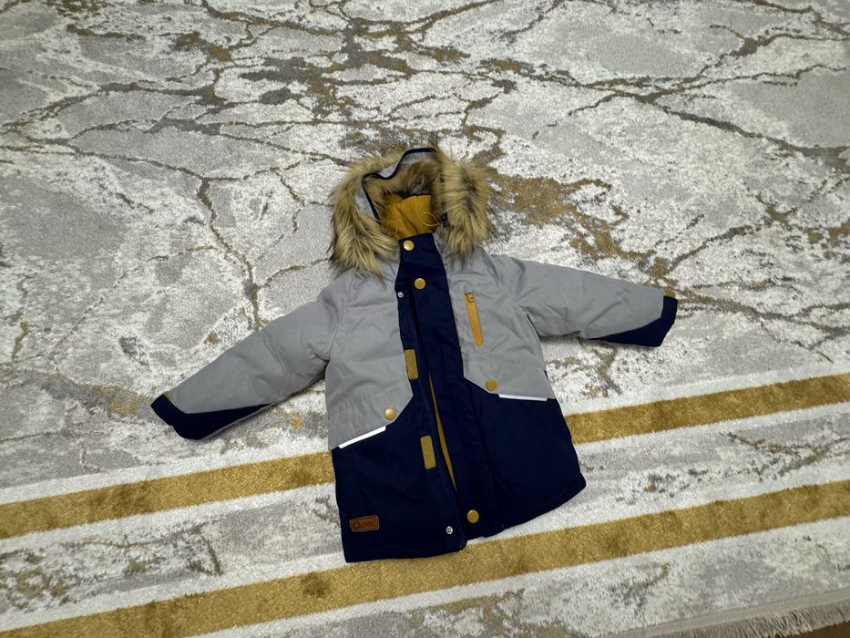 Продам зимнюю куртку детскую