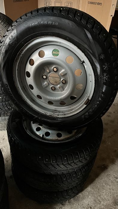 Продам зимние резины с дисками р 14 и р 13