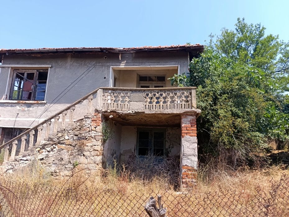 Продавам къща с двор в с.Момино , обл. Хасково