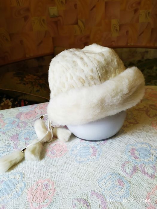 Шапки женские. Разные.