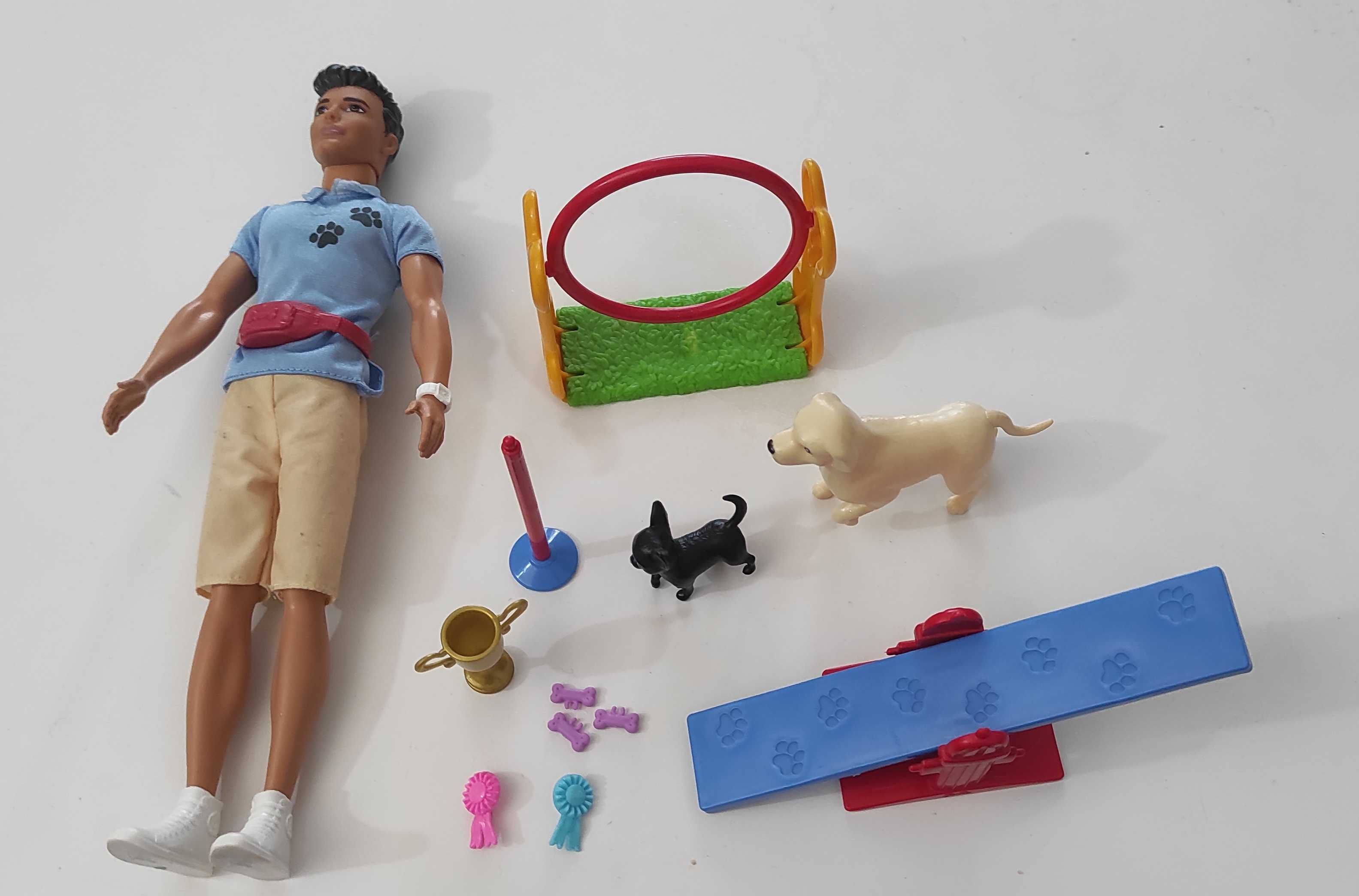 Barbie Ken: Set de joacă - Dresorul de câini