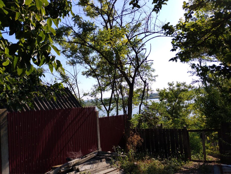 Casă+ teren 1200 metri pătrați lângă baltă , sat Cîrja