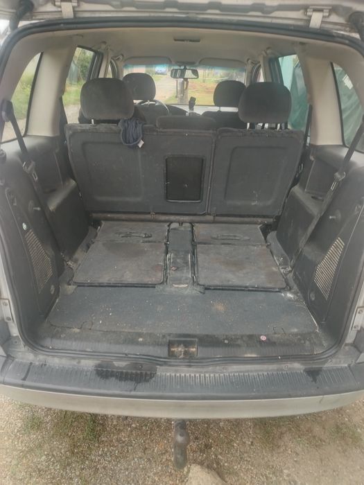 Vând Opel Zafira