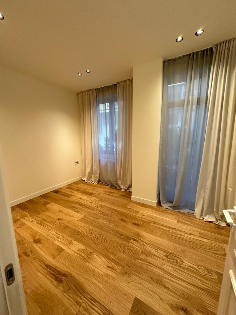 Продава се Тристаен апартамент в София, Център - 130 кв.м за 4308 €/кв.м - Снимка #11