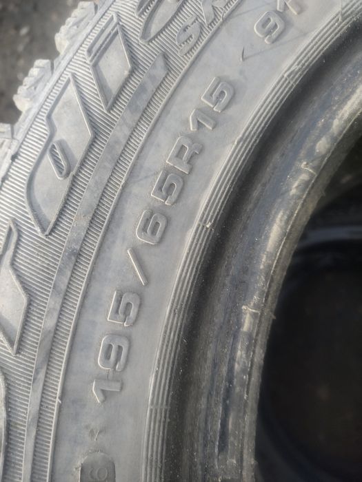 Продам зимныие Шыни