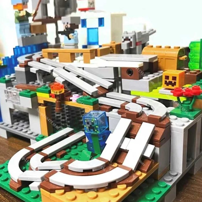 Joc tip Lego Minecraft 600 pcs Village Flying Dragon Mine