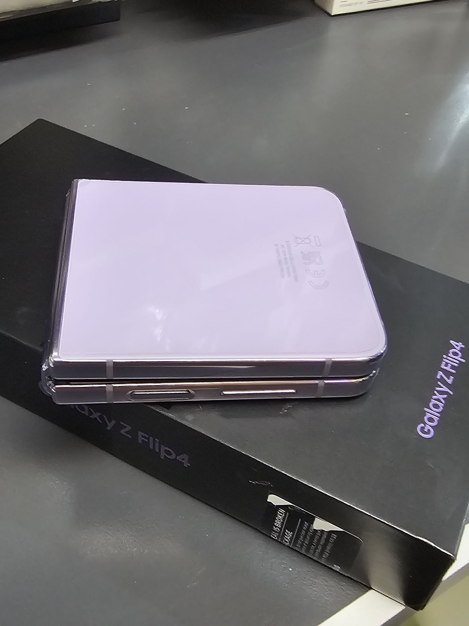 Samsung Galaxy Zflip 4 лилав