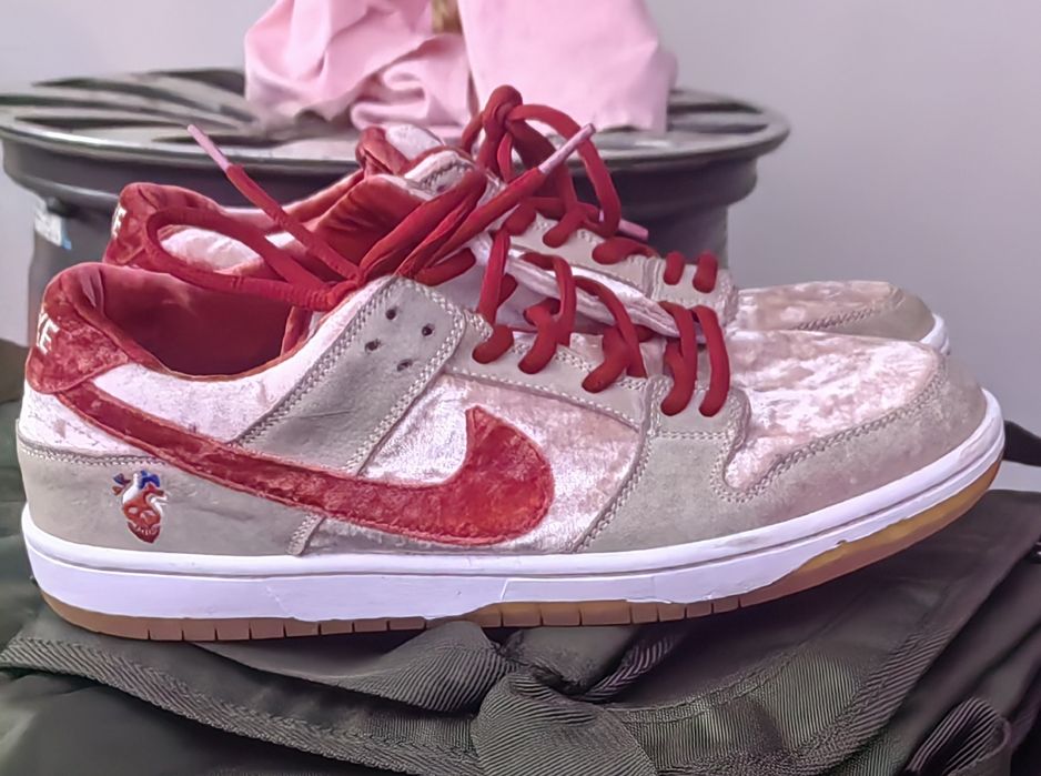 Nike SB dunk strange love