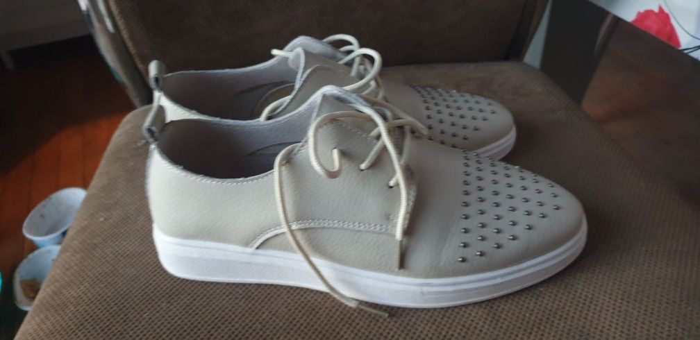 Pantofi de piele