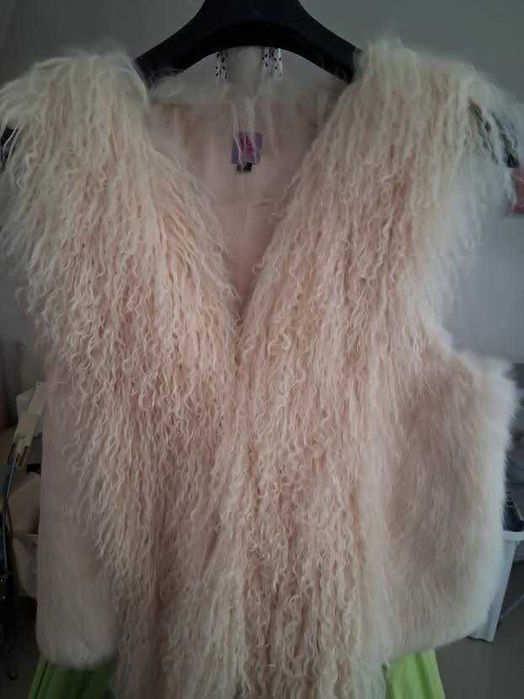 елеци с естествен косъм