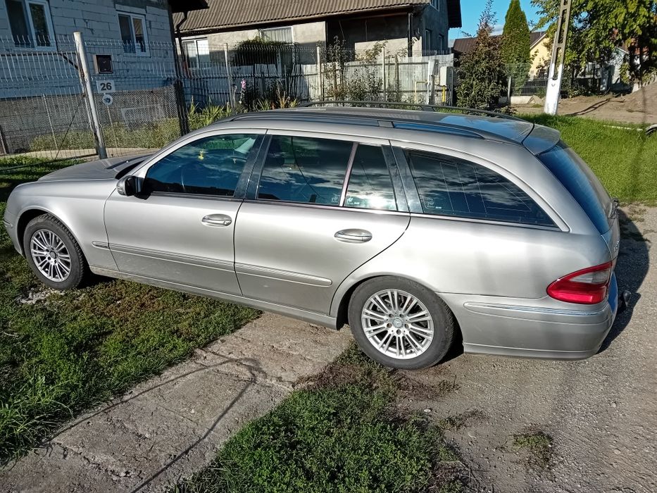 Vând Mercedes E class ,anul 2005