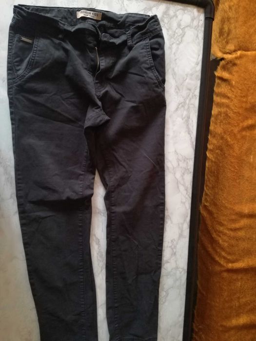 Продавам детски дънки-черни Fasion Kids