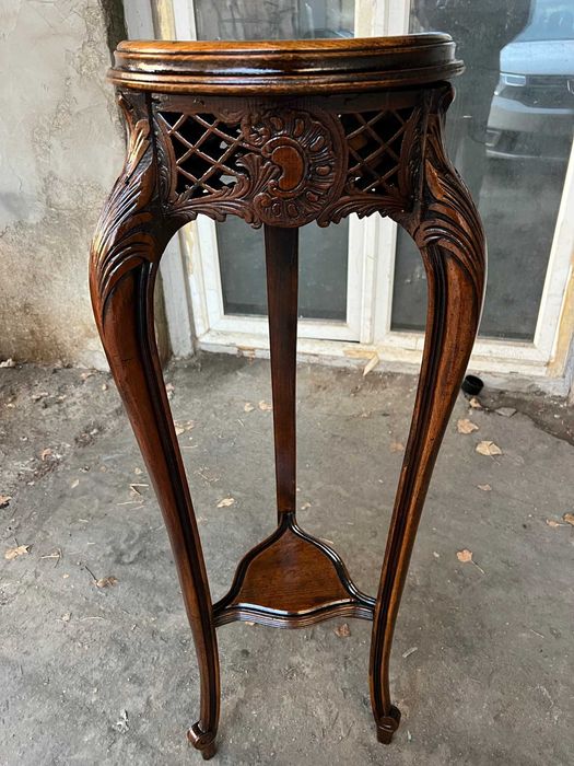 Piedestal Baroc,recent restaurat!