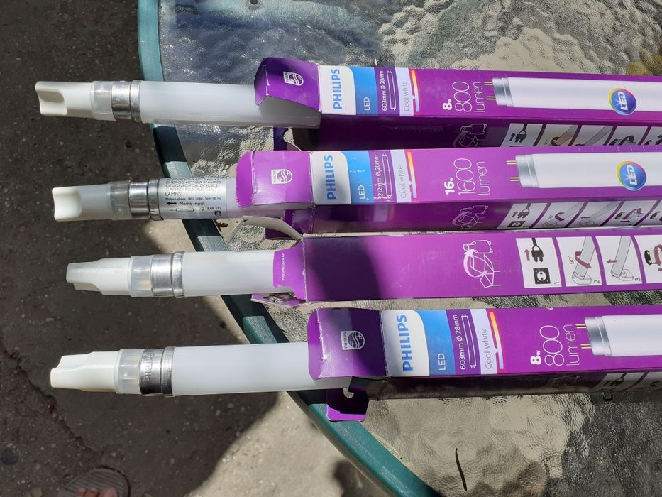 Neoane de vânzare  pe led.⁹