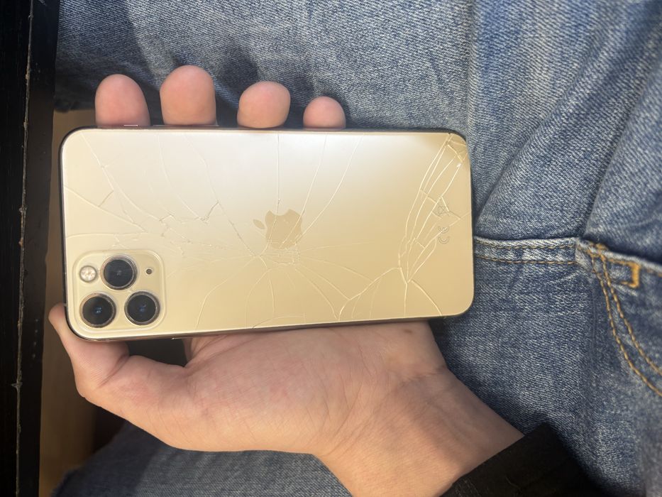 Schimb pe un iphone 13 pro sau 14 pro difirineta din partea mea