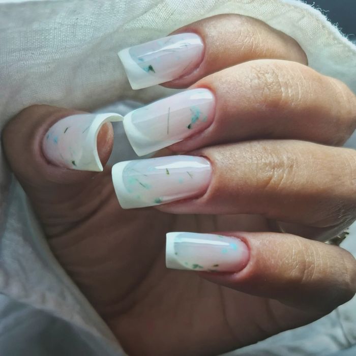 Caut cliente pentru unghii cu gel / semi / întreținere.
Preț foarte mi