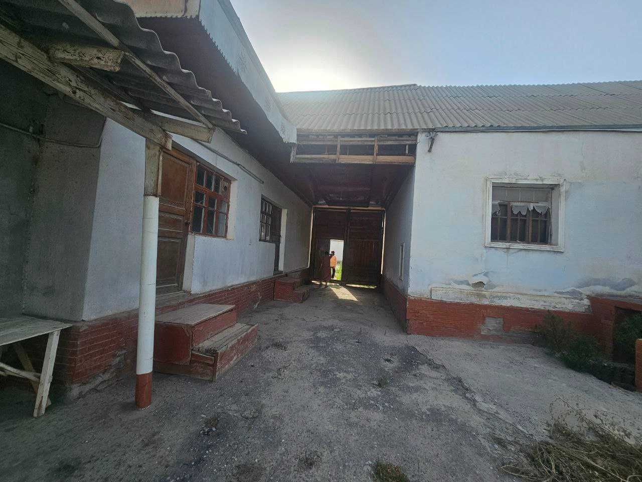 Sirdaryo viloyati, Boyovut tumanida noturar bino sotiladi