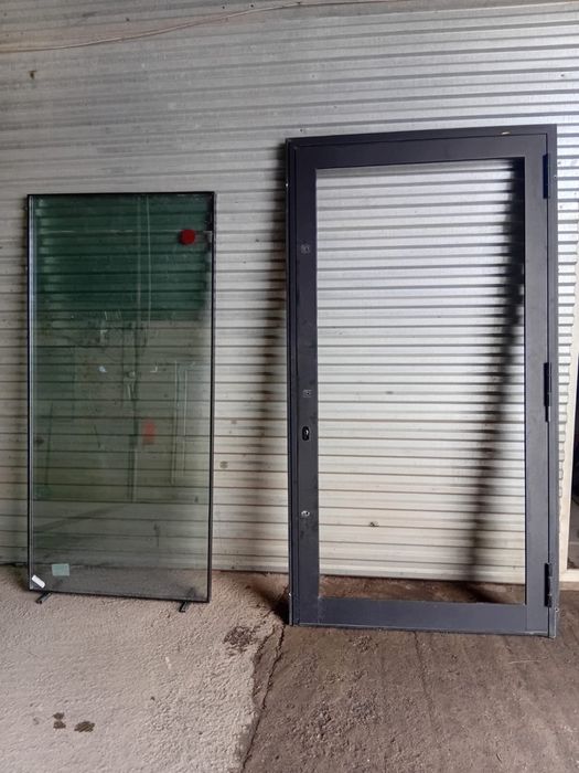 Продам алюминиевые двери