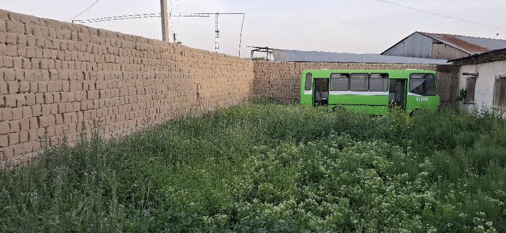 Uy sotiladi 6 sotix gaz svet suv dan muammo yuq. Kadastr dok. Bor