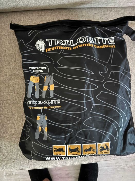 MOTO- Geaca piele REVIT Restless 1200RON Blugi TRILOBITE 800RON