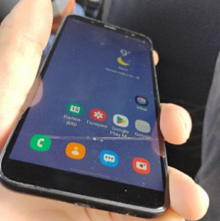 Samsung j6 3/32gb с пукнато стъкло