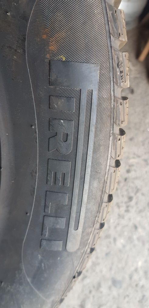 Зимни гуми-2021г.-16цола-215/60-1бр.-80лв."PIRELLI "