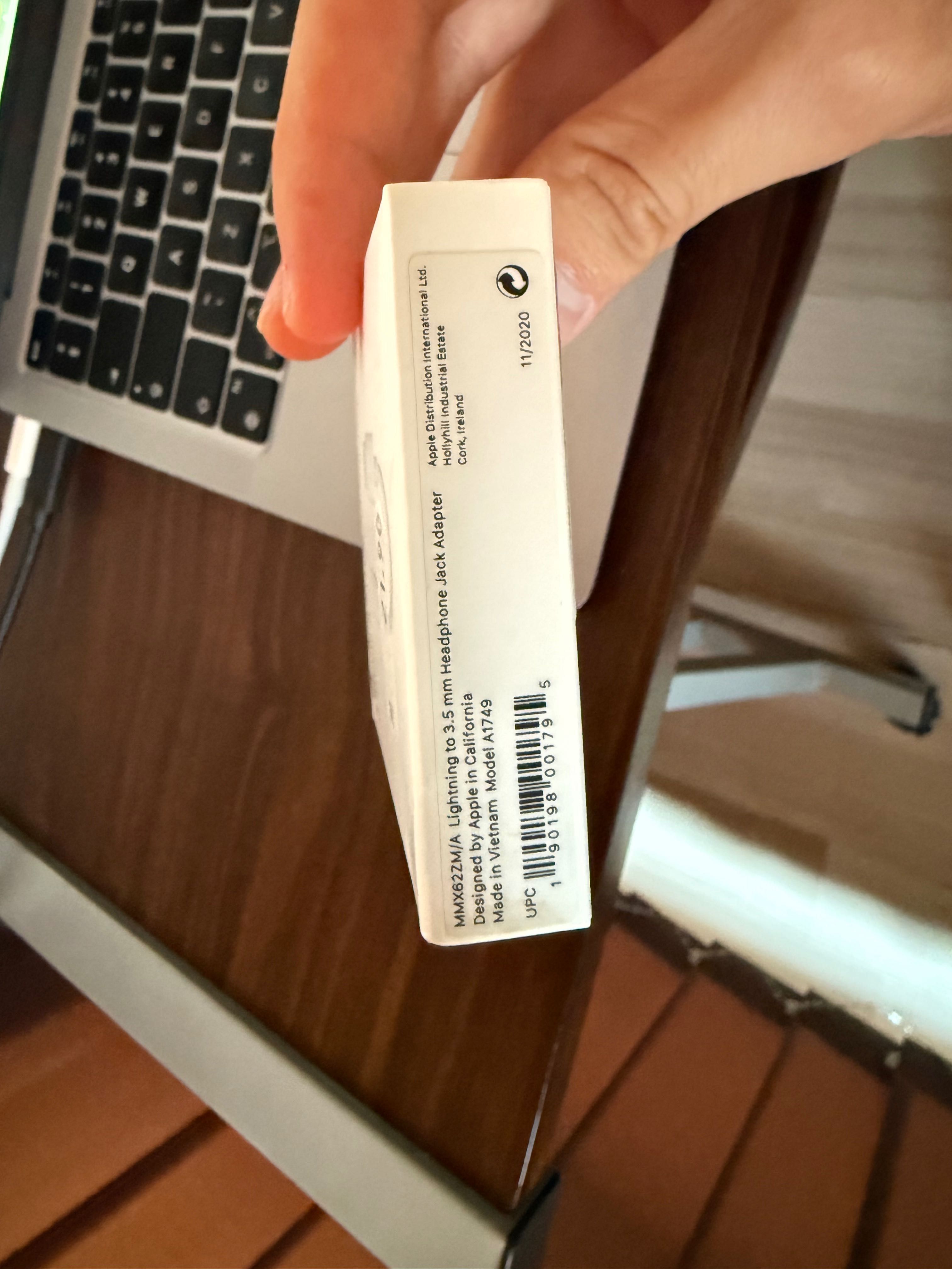 Lightning to 3.5mm jack Iphone
