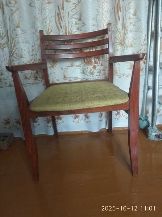 Продам деревянное кресло,в хорошем состоянии