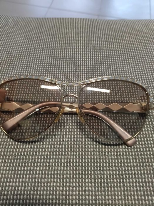 Swarovski/ Valentino/ Rey ban очила