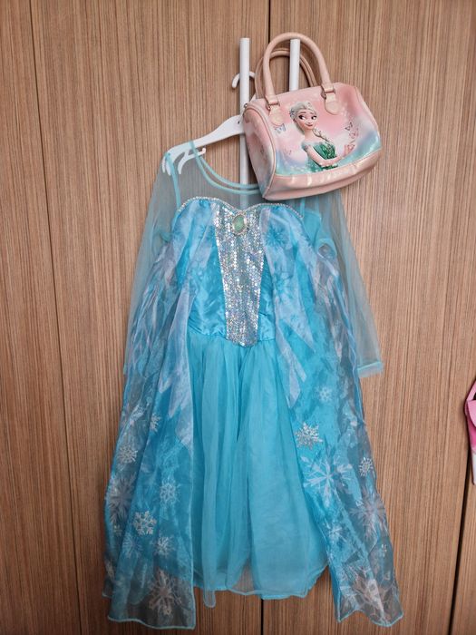 Rochita Frozen H&M și gentuța  Elsa