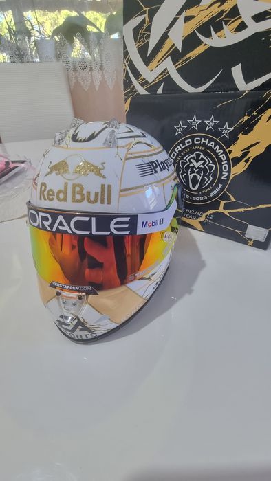 Max Verstappen world champion Helmet 2024 1:2 F1 schuberth