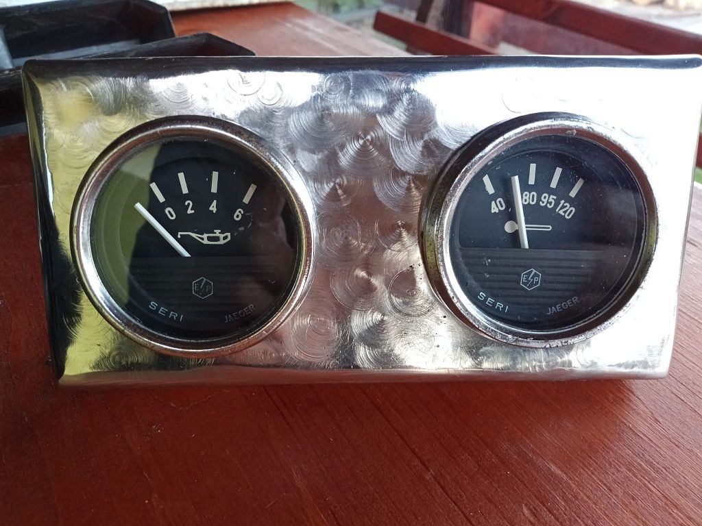 Piese Dacia 1300,1310,grila radiator,schimbător,ceasuri bord,,pompa